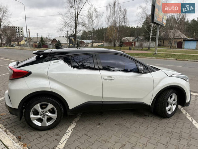 Белый Тойота C-HR, объемом двигателя 1.2 л и пробегом 105 тыс. км за 15500 $, фото 5 на Automoto.ua