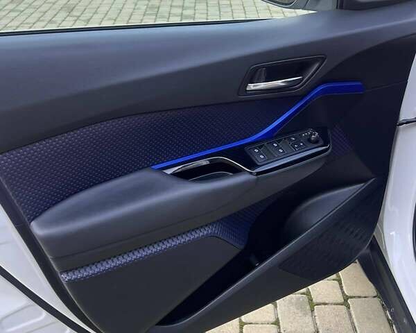 Белый Тойота C-HR, объемом двигателя 1.2 л и пробегом 168 тыс. км за 16900 $, фото 13 на Automoto.ua