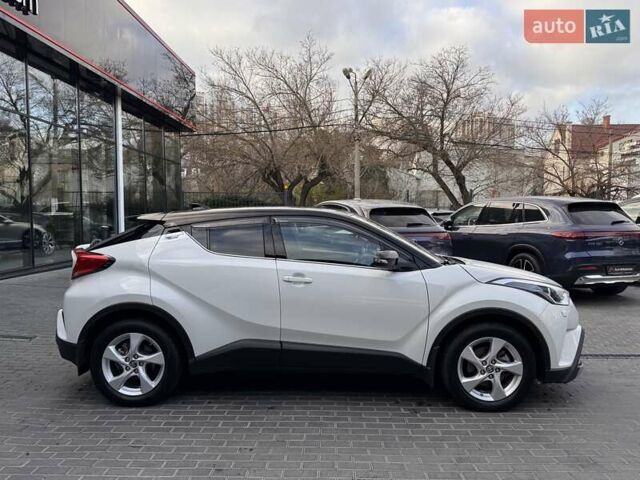 Белый Тойота C-HR, объемом двигателя 1.2 л и пробегом 168 тыс. км за 16900 $, фото 6 на Automoto.ua