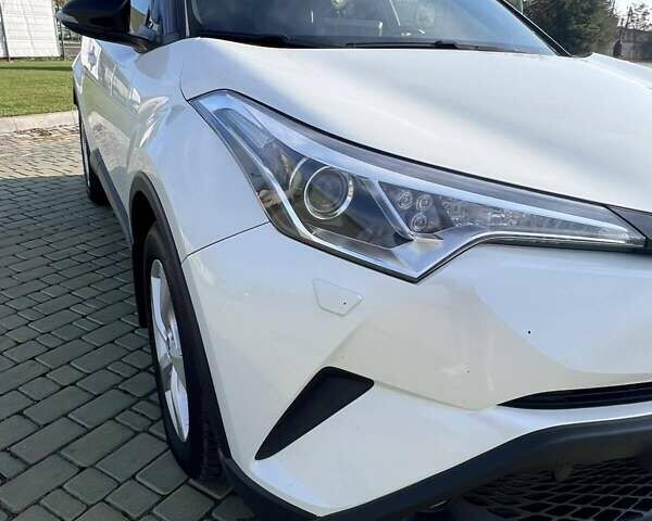 Белый Тойота C-HR, объемом двигателя 1.2 л и пробегом 168 тыс. км за 16900 $, фото 9 на Automoto.ua
