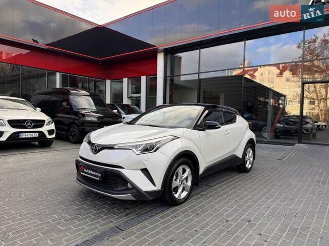 Белый Тойота C-HR, объемом двигателя 1.2 л и пробегом 168 тыс. км за 16900 $, фото 2 на Automoto.ua