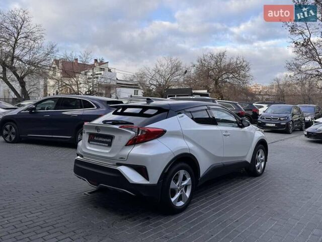 Белый Тойота C-HR, объемом двигателя 1.2 л и пробегом 168 тыс. км за 16900 $, фото 5 на Automoto.ua