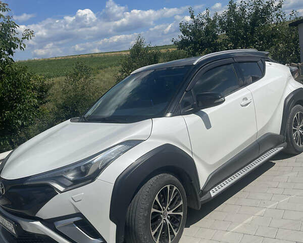 Белый Тойота C-HR, объемом двигателя 1.2 л и пробегом 76 тыс. км за 20000 $, фото 4 на Automoto.ua