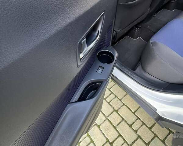 Белый Тойота C-HR, объемом двигателя 1.2 л и пробегом 168 тыс. км за 16900 $, фото 29 на Automoto.ua