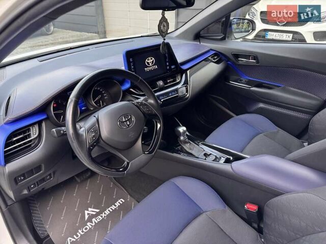 Белый Тойота C-HR, объемом двигателя 1.2 л и пробегом 168 тыс. км за 16900 $, фото 8 на Automoto.ua