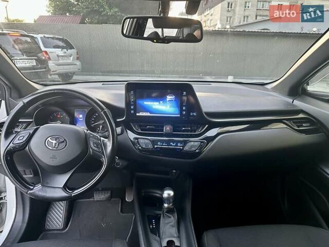 Белый Тойота C-HR, объемом двигателя 1.2 л и пробегом 146 тыс. км за 15700 $, фото 11 на Automoto.ua