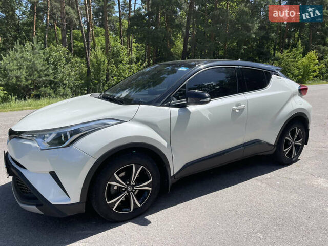 Белый Тойота C-HR, объемом двигателя 1.2 л и пробегом 81 тыс. км за 19000 $, фото 9 на Automoto.ua