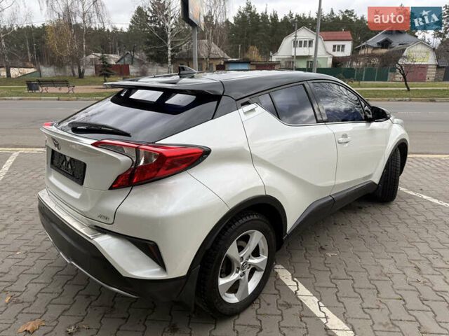 Белый Тойота C-HR, объемом двигателя 1.2 л и пробегом 105 тыс. км за 15500 $, фото 4 на Automoto.ua