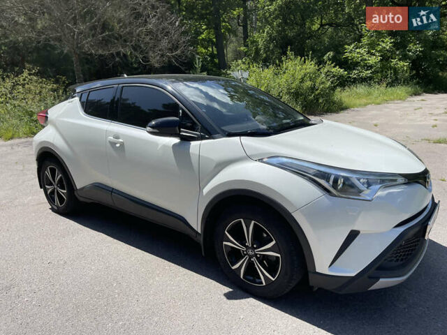 Белый Тойота C-HR, объемом двигателя 1.2 л и пробегом 81 тыс. км за 19000 $, фото 13 на Automoto.ua