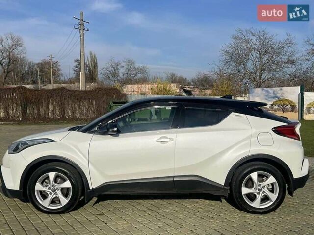 Белый Тойота C-HR, объемом двигателя 1.2 л и пробегом 168 тыс. км за 16900 $, фото 4 на Automoto.ua
