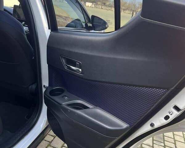 Белый Тойота C-HR, объемом двигателя 1.2 л и пробегом 168 тыс. км за 16900 $, фото 31 на Automoto.ua