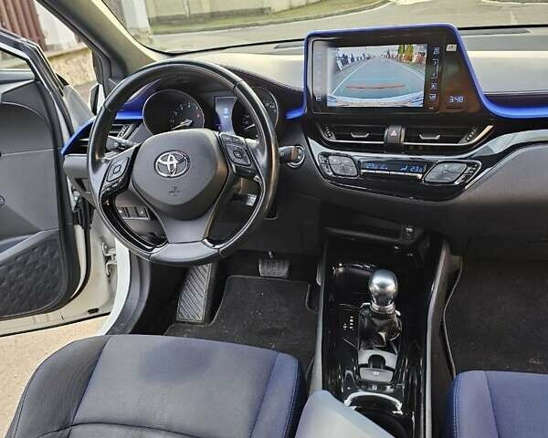 Білий Тойота C-HR, об'ємом двигуна 1.2 л та пробігом 32 тис. км за 18500 $, фото 4 на Automoto.ua