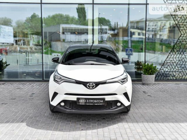 Білий Тойота C-HR, об'ємом двигуна 1.99 л та пробігом 55 тис. км за 22300 $, фото 3 на Automoto.ua