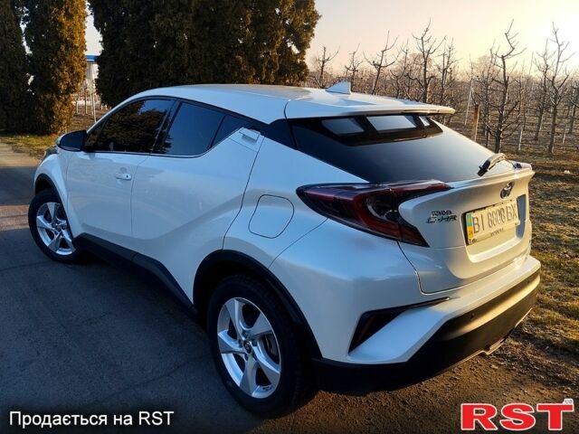 Белый Тойота C-HR, объемом двигателя 1.2 л и пробегом 40 тыс. км за 25000 $, фото 7 на Automoto.ua