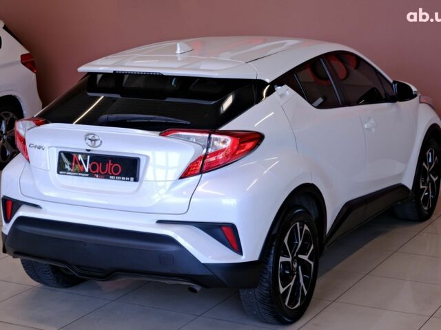 Белый Тойота C-HR, объемом двигателя 2 л и пробегом 94 тыс. км за 16900 $, фото 4 на Automoto.ua