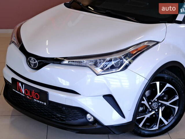 Белый Тойота C-HR, объемом двигателя 2 л и пробегом 94 тыс. км за 16900 $, фото 16 на Automoto.ua