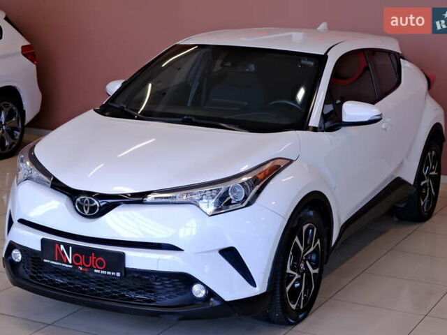 Белый Тойота C-HR, объемом двигателя 2 л и пробегом 94 тыс. км за 16900 $, фото 3 на Automoto.ua