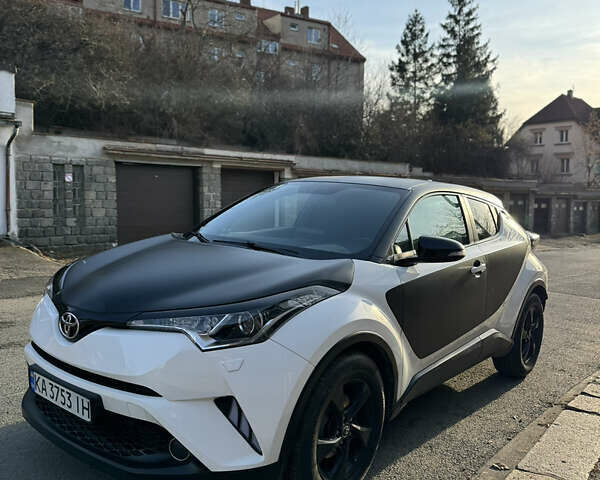Білий Тойота C-HR, об'ємом двигуна 1.99 л та пробігом 80 тис. км за 21662 $, фото 5 на Automoto.ua