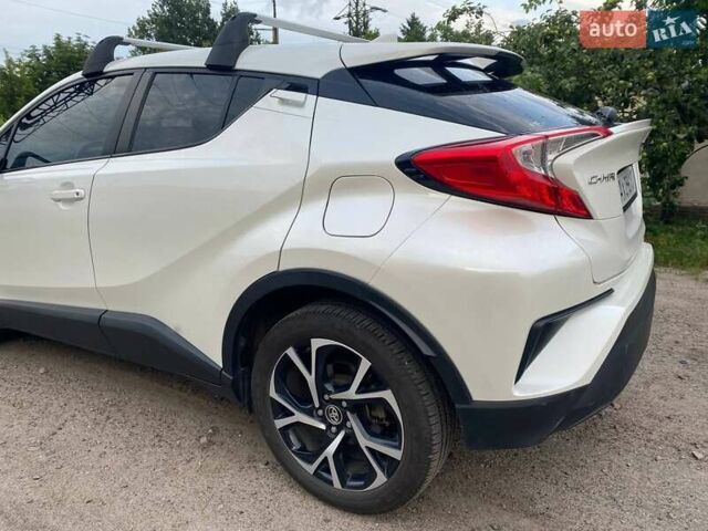 Белый Тойота C-HR, объемом двигателя 1.2 л и пробегом 105 тыс. км за 18600 $, фото 7 на Automoto.ua