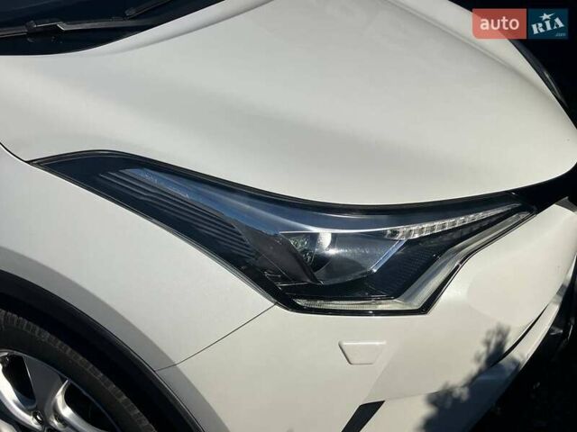 Белый Тойота C-HR, объемом двигателя 1.2 л и пробегом 76 тыс. км за 20490 $, фото 7 на Automoto.ua