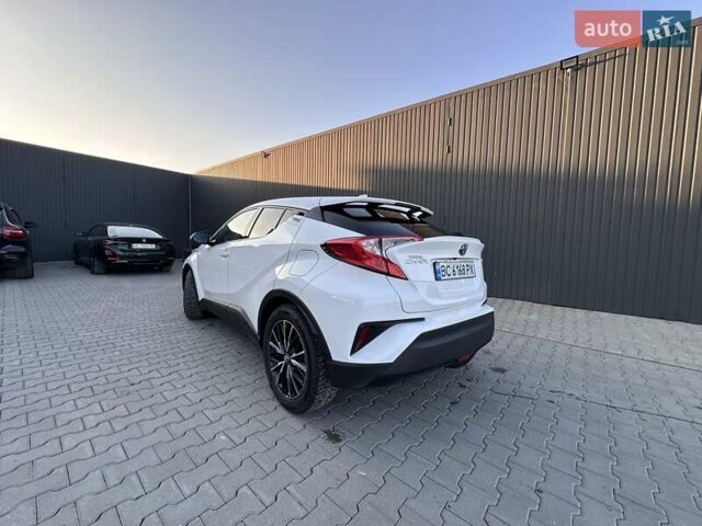 Белый Тойота C-HR, объемом двигателя 1.8 л и пробегом 161 тыс. км за 20500 $, фото 13 на Automoto.ua