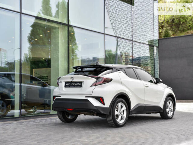 Білий Тойота C-HR, об'ємом двигуна 1.99 л та пробігом 55 тис. км за 22300 $, фото 9 на Automoto.ua