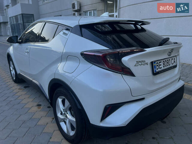 Білий Тойота C-HR, об'ємом двигуна 1.2 л та пробігом 129 тис. км за 18999 $, фото 3 на Automoto.ua