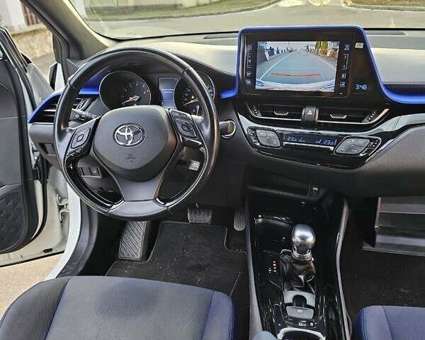 Білий Тойота C-HR, об'ємом двигуна 1.2 л та пробігом 32 тис. км за 18500 $, фото 2 на Automoto.ua