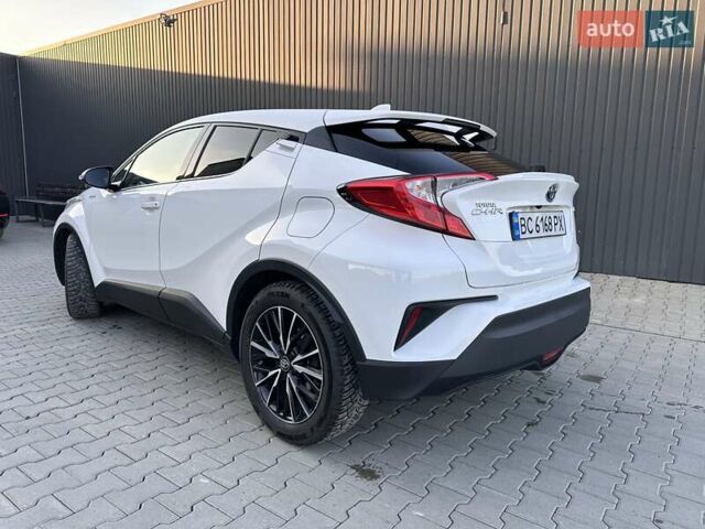 Белый Тойота C-HR, объемом двигателя 1.8 л и пробегом 161 тыс. км за 20500 $, фото 12 на Automoto.ua