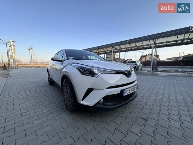 Белый Тойота C-HR, объемом двигателя 1.8 л и пробегом 161 тыс. км за 20500 $, фото 5 на Automoto.ua