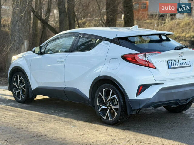 Белый Тойота C-HR, объемом двигателя 1.99 л и пробегом 49 тыс. км за 22000 $, фото 17 на Automoto.ua