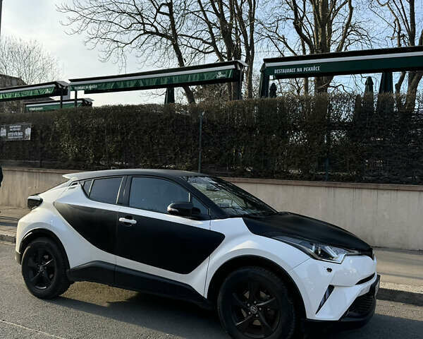 Білий Тойота C-HR, об'ємом двигуна 1.99 л та пробігом 80 тис. км за 21662 $, фото 7 на Automoto.ua