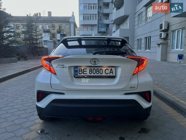 Білий Тойота C-HR, об'ємом двигуна 1.2 л та пробігом 129 тис. км за 18999 $, фото 1 на Automoto.ua