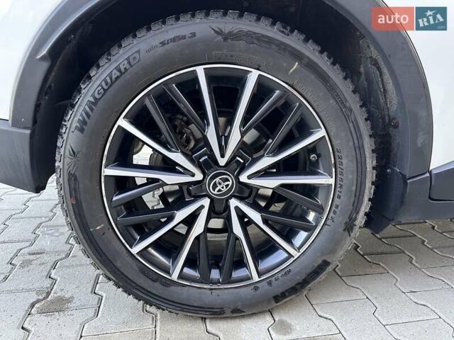 Белый Тойота C-HR, объемом двигателя 1.8 л и пробегом 161 тыс. км за 20500 $, фото 18 на Automoto.ua
