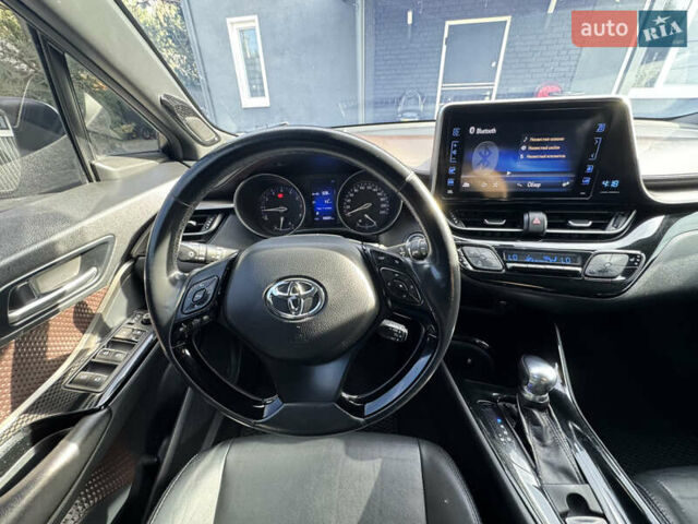 Белый Тойота C-HR, объемом двигателя 1.2 л и пробегом 140 тыс. км за 20000 $, фото 7 на Automoto.ua