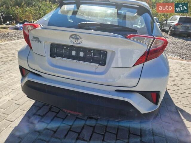 Белый Тойота C-HR, объемом двигателя 1.2 л и пробегом 77 тыс. км за 15500 $, фото 3 на Automoto.ua