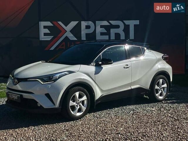 Белый Тойота C-HR, объемом двигателя 1.2 л и пробегом 76 тыс. км за 20490 $, фото 1 на Automoto.ua