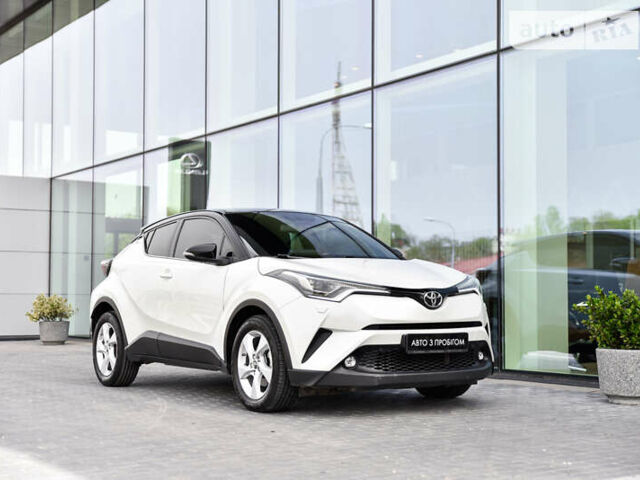 Білий Тойота C-HR, об'ємом двигуна 1.99 л та пробігом 55 тис. км за 22300 $, фото 6 на Automoto.ua