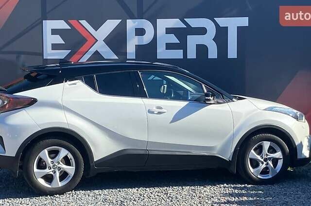 Белый Тойота C-HR, объемом двигателя 1.2 л и пробегом 76 тыс. км за 20490 $, фото 4 на Automoto.ua