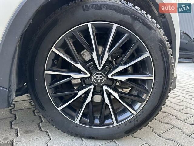 Белый Тойота C-HR, объемом двигателя 1.8 л и пробегом 161 тыс. км за 20500 $, фото 17 на Automoto.ua
