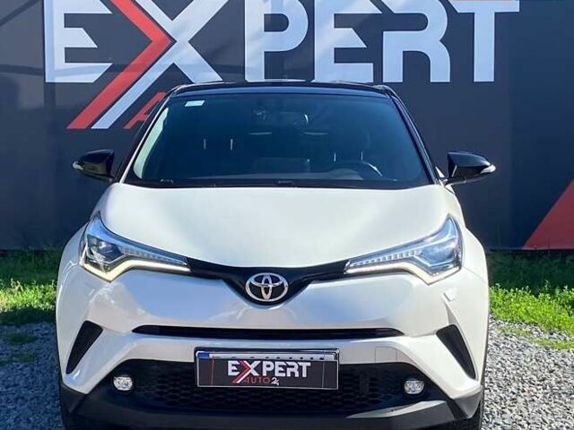 Белый Тойота C-HR, объемом двигателя 1.2 л и пробегом 76 тыс. км за 20490 $, фото 2 на Automoto.ua
