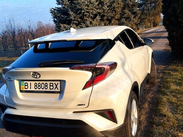 Белый Тойота C-HR, объемом двигателя 1.2 л и пробегом 40 тыс. км за 25000 $, фото 5 на Automoto.ua
