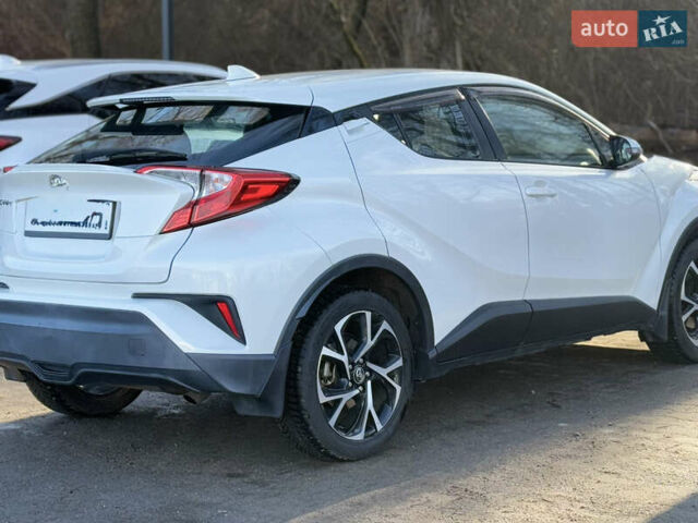 Белый Тойота C-HR, объемом двигателя 1.99 л и пробегом 49 тыс. км за 22000 $, фото 16 на Automoto.ua