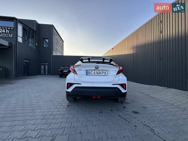 Белый Тойота C-HR, объемом двигателя 1.8 л и пробегом 161 тыс. км за 20500 $, фото 9 на Automoto.ua