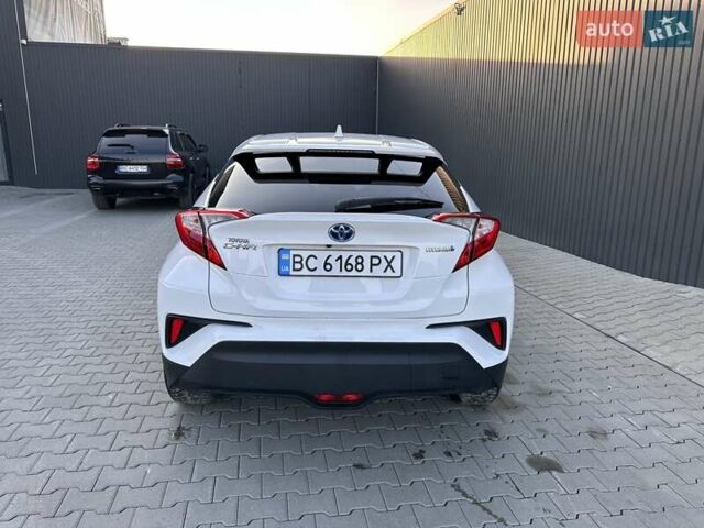 Белый Тойота C-HR, объемом двигателя 1.8 л и пробегом 161 тыс. км за 20500 $, фото 11 на Automoto.ua