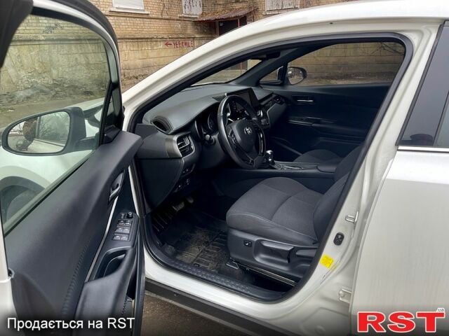 Білий Тойота C-HR, об'ємом двигуна 2 л та пробігом 42 тис. км за 17000 $, фото 5 на Automoto.ua