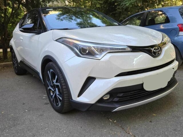 Белый Тойота C-HR, объемом двигателя 2 л и пробегом 98 тыс. км за 11200 $, фото 1 на Automoto.ua