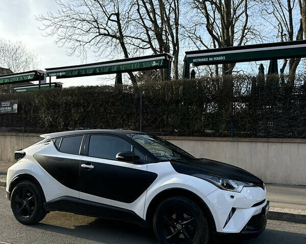 Білий Тойота C-HR, об'ємом двигуна 1.99 л та пробігом 80 тис. км за 21662 $, фото 2 на Automoto.ua