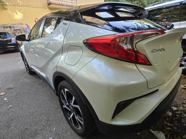 Белый Тойота C-HR, объемом двигателя 2 л и пробегом 98 тыс. км за 11200 $, фото 3 на Automoto.ua