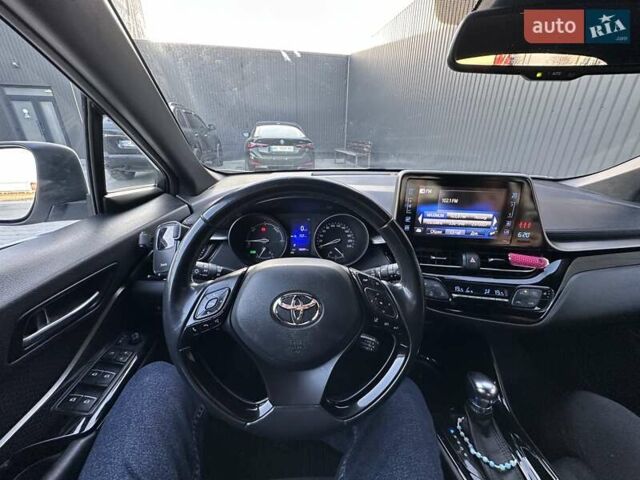 Белый Тойота C-HR, объемом двигателя 1.8 л и пробегом 161 тыс. км за 20500 $, фото 28 на Automoto.ua